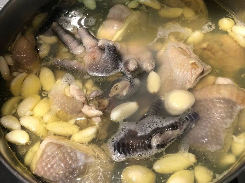蒜頭蛤蠣雞湯