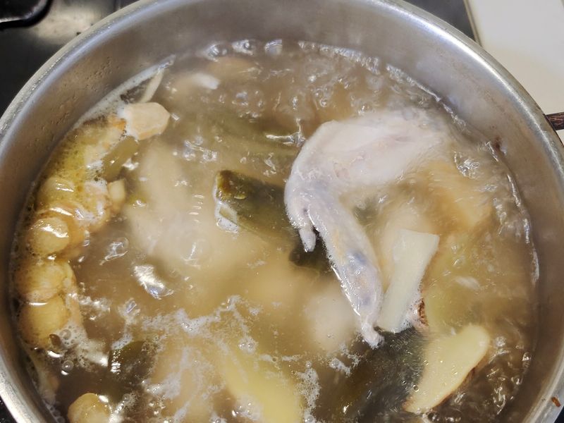 剝皮辣椒醬鳳梨雞湯