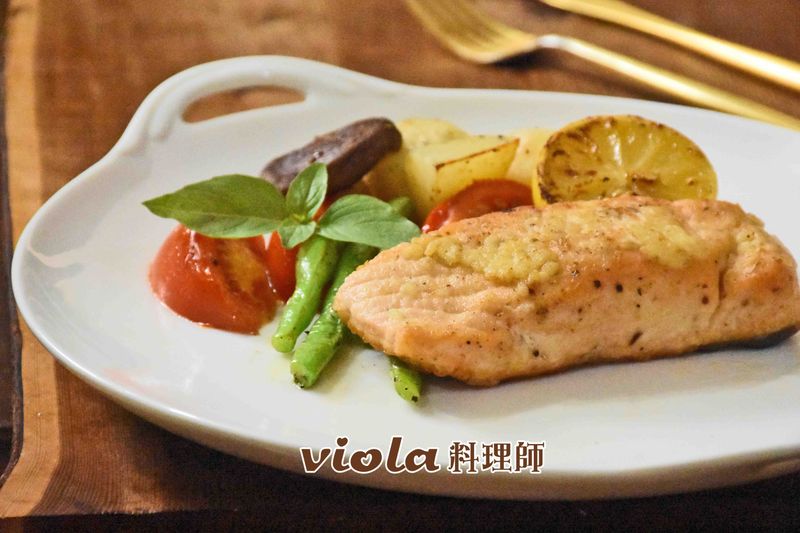 蒜香鮭魚排