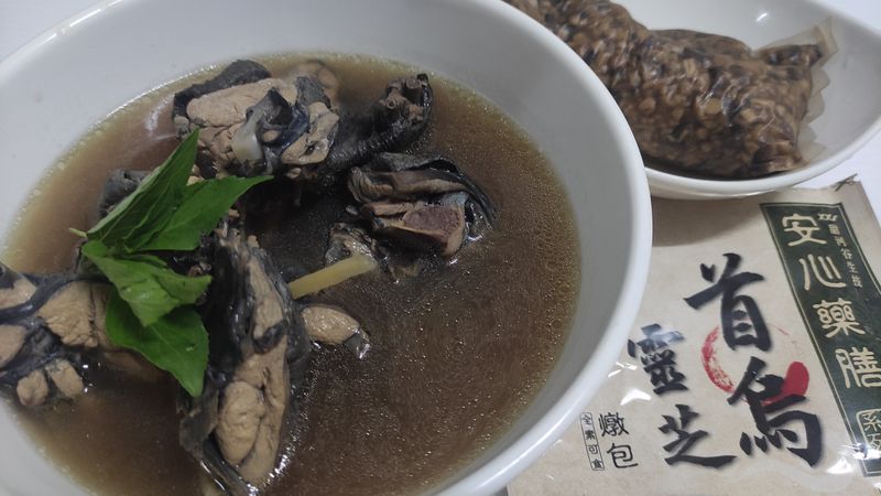 輕鬆燉煮藥膳烏骨雞湯