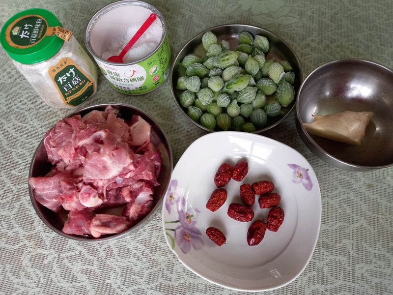 山苦瓜排骨湯