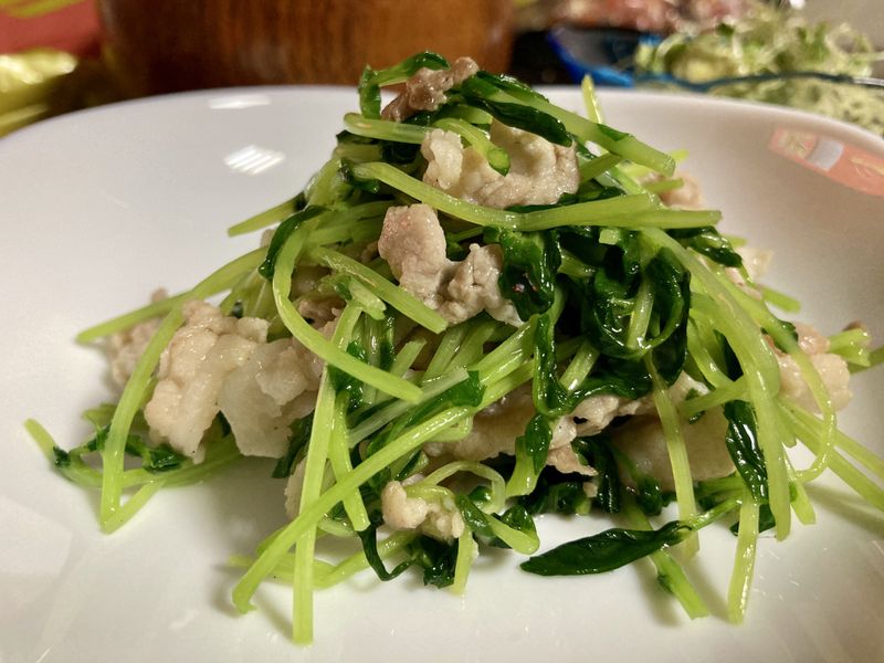 豆苗 蒜香豬肉 (附豆苗再收穫方法!)