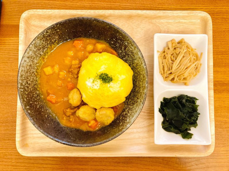 咖哩蛋包飯