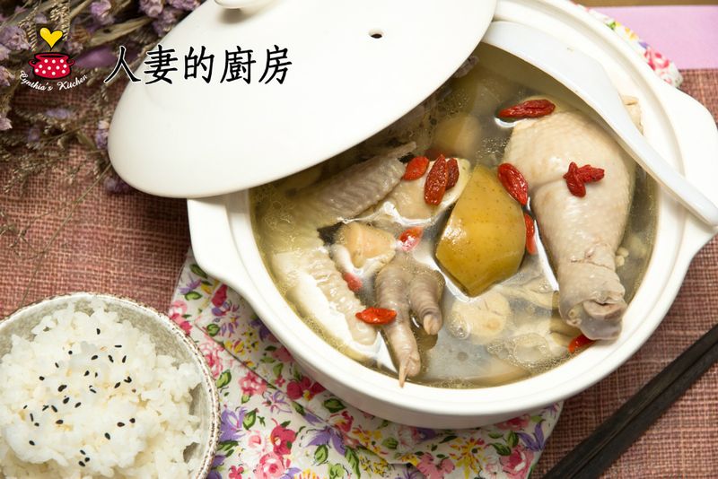 【黃金女郎料理】人妻的廚房--幸褔美女人之蘋果干貝鮮雞湯