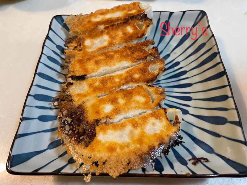 雞肉鍋貼