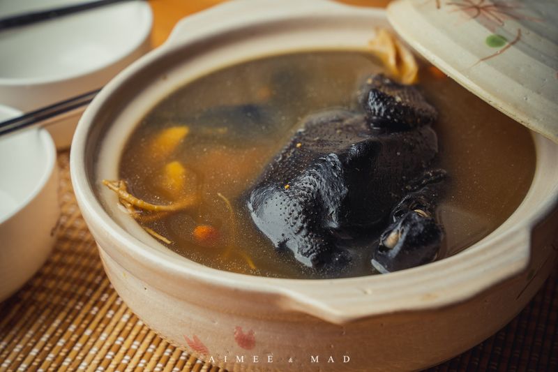 藥燉烏骨雞湯