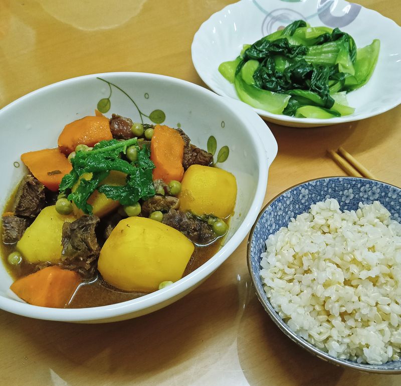 馬鈴薯燉牛肉+糙米飯+燙青菜