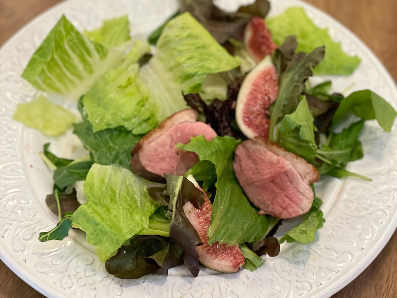 橙汁燻鴨腿芝麻葉沙拉