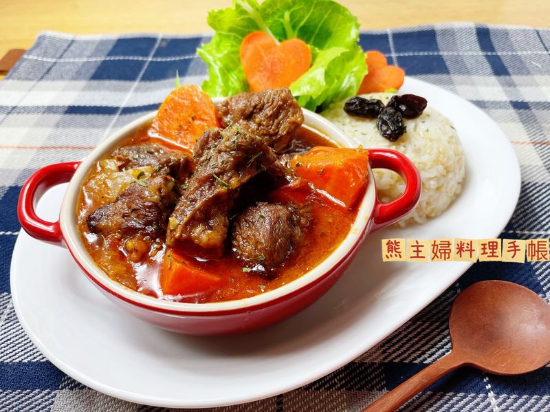 蕃茄燉牛腩(簡易/ㄧ鍋到底)