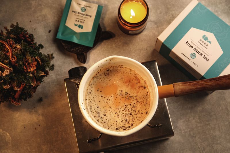 鍋煮玫瑰紅玉奶茶|寒冷冬天的療癒救星