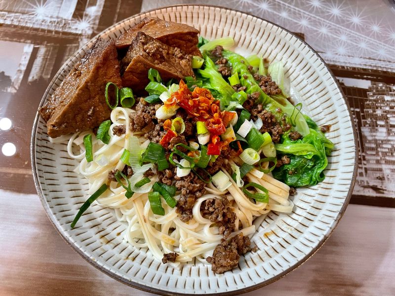 居家隔離-智能小電鍋醬香滷肉燥