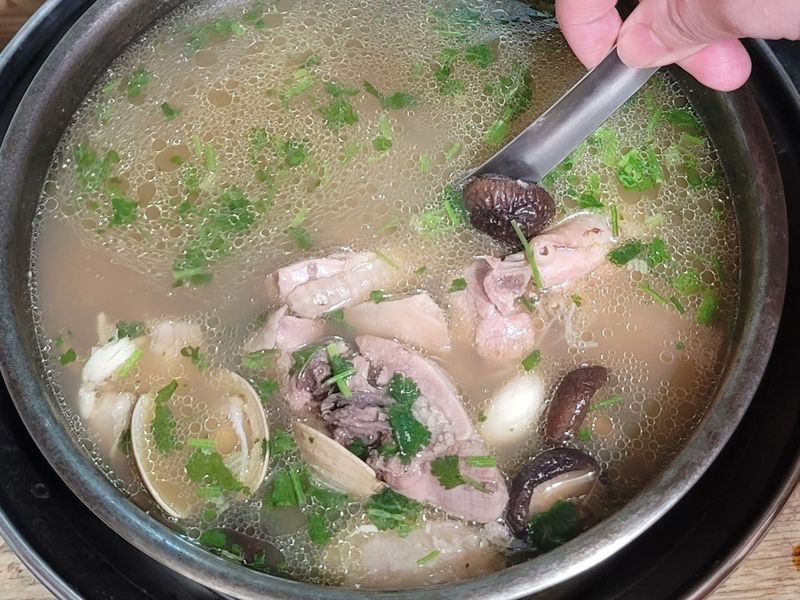 蒜香芋頭雞湯