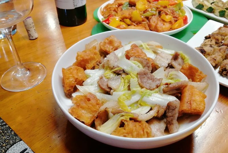鹹豬肉炒娃娃菜佐油條