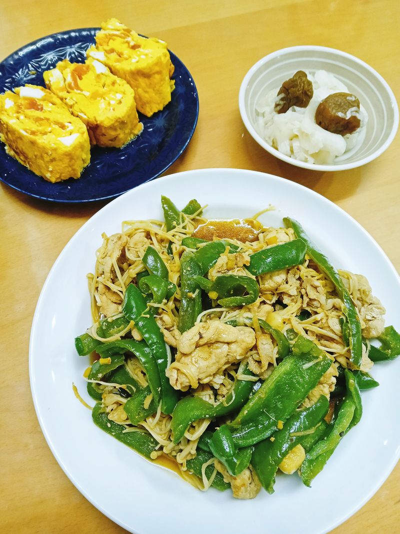 青椒炒肉+番茄蛋捲+梅漬蘿蔔