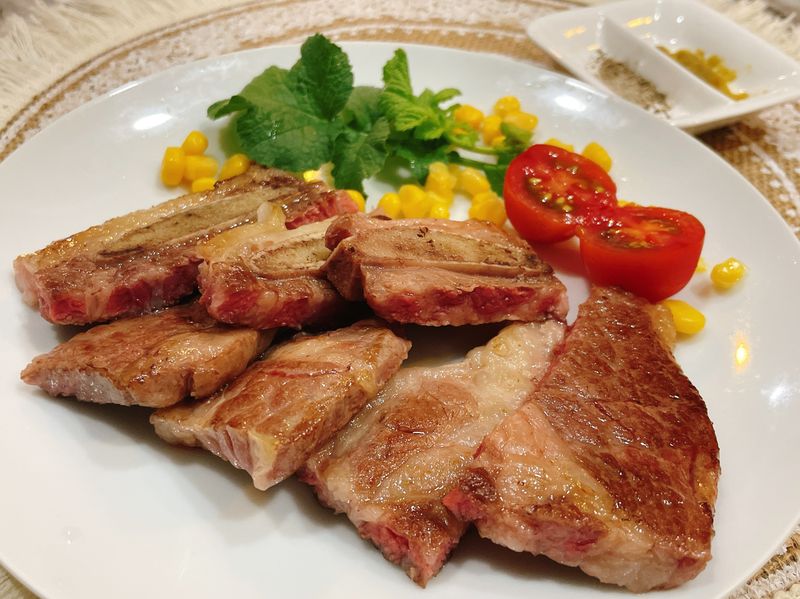 煎帶骨牛小排