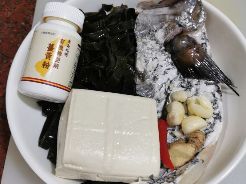 有機薑黃粉海帶魚腩豆腐湯