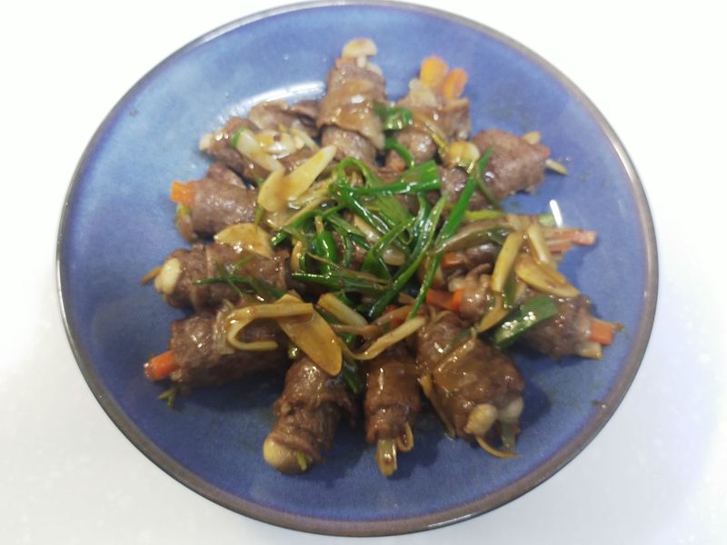 青菜底家牛肉捲