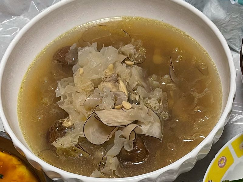 海底椰雪耳潤肺湯