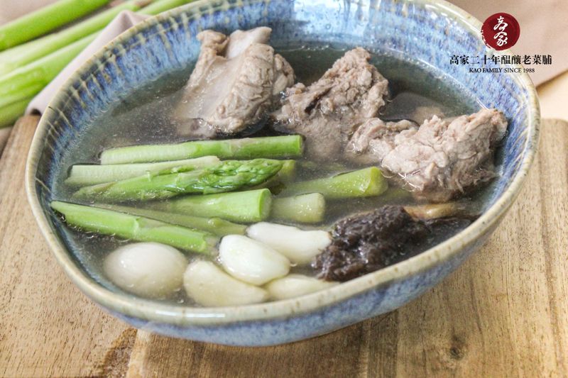 【老菜脯蘆筍蒜頭排骨湯】小滿燉湯消暑清爽