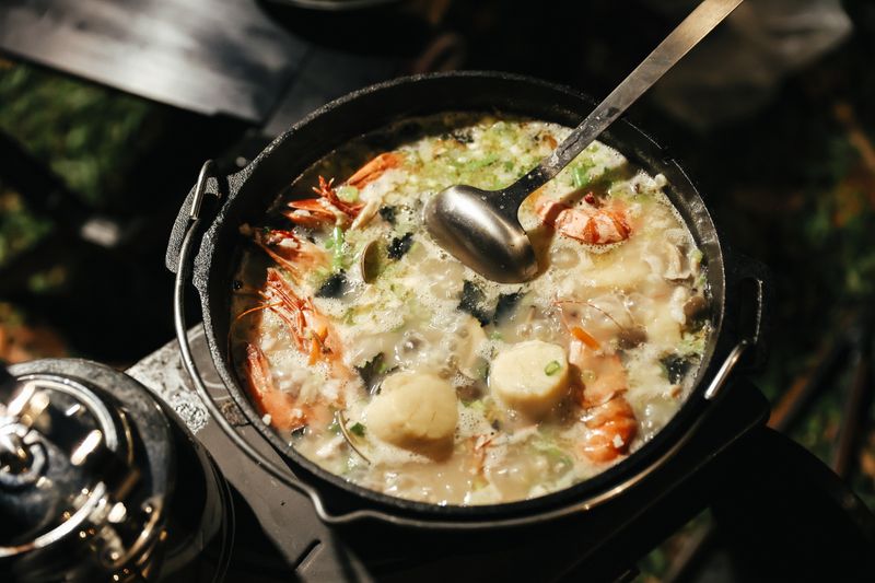 露營柴爐料理|超回甘的台式海鮮粥