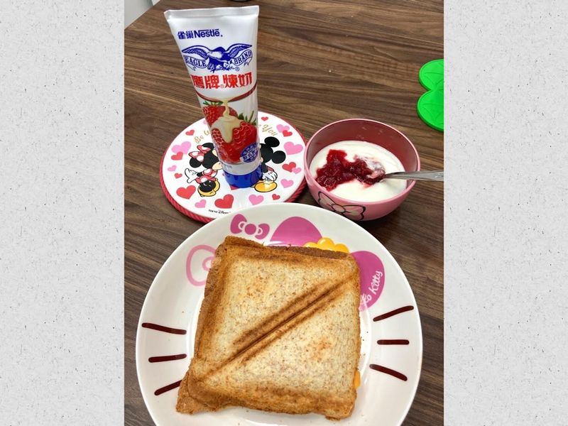 煉奶玉米蛋吐司