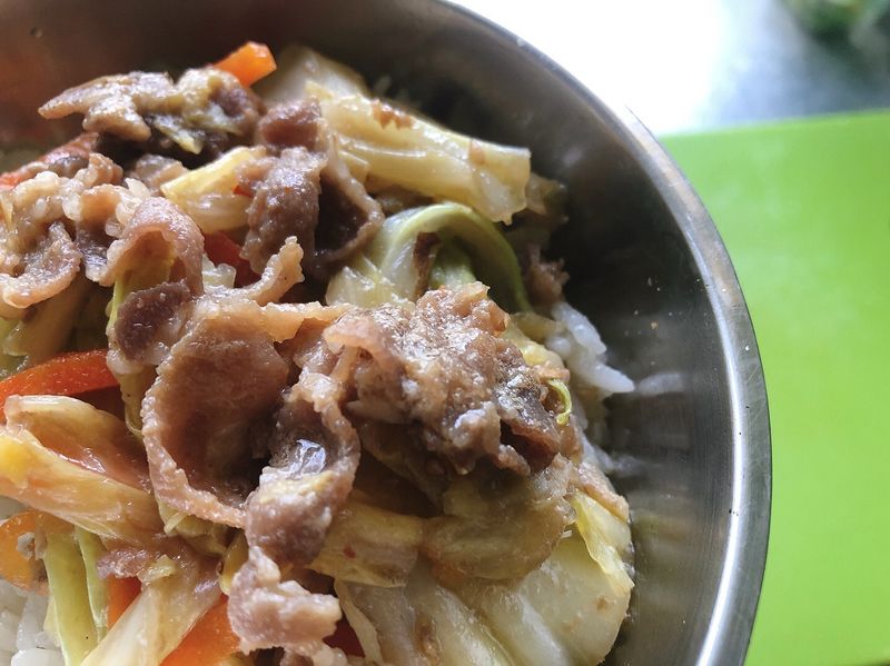 簡單美味的:醬燒肉片丼飯