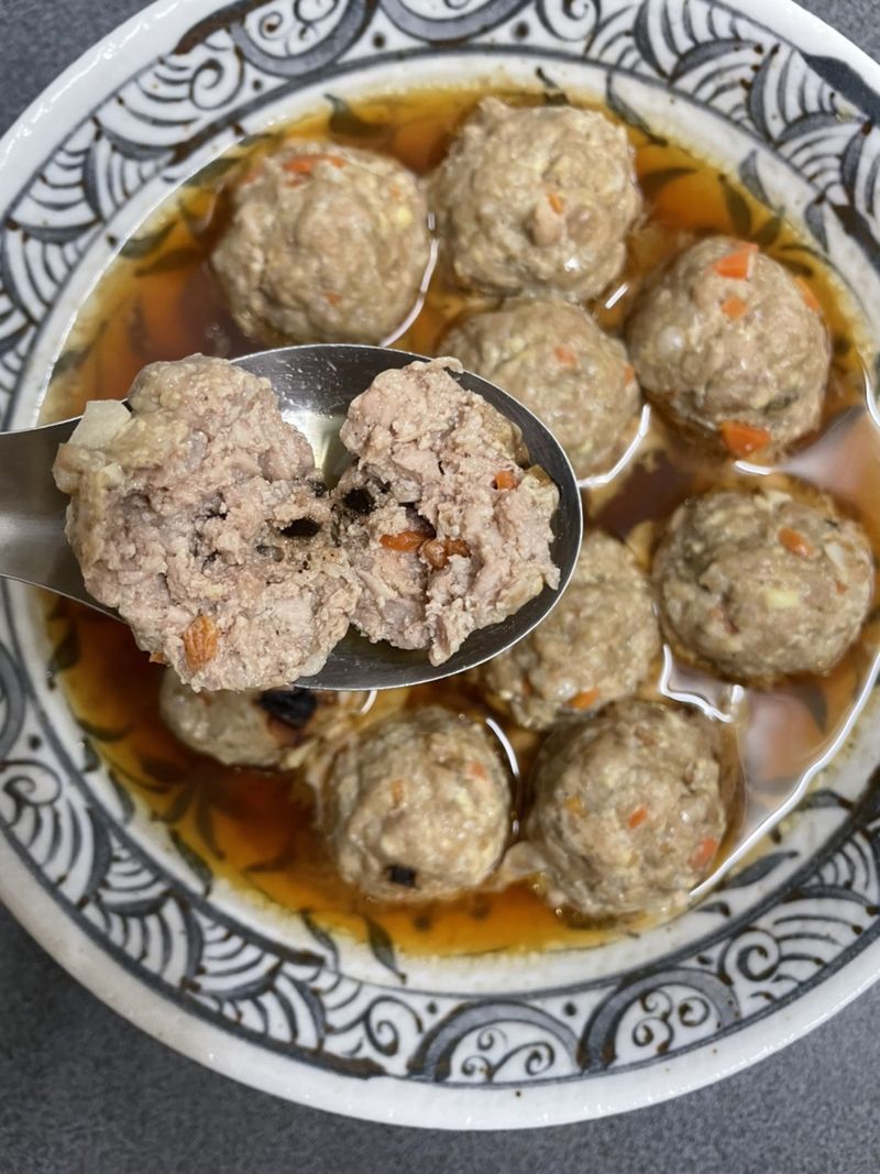 黑蒜蒸肉丸子