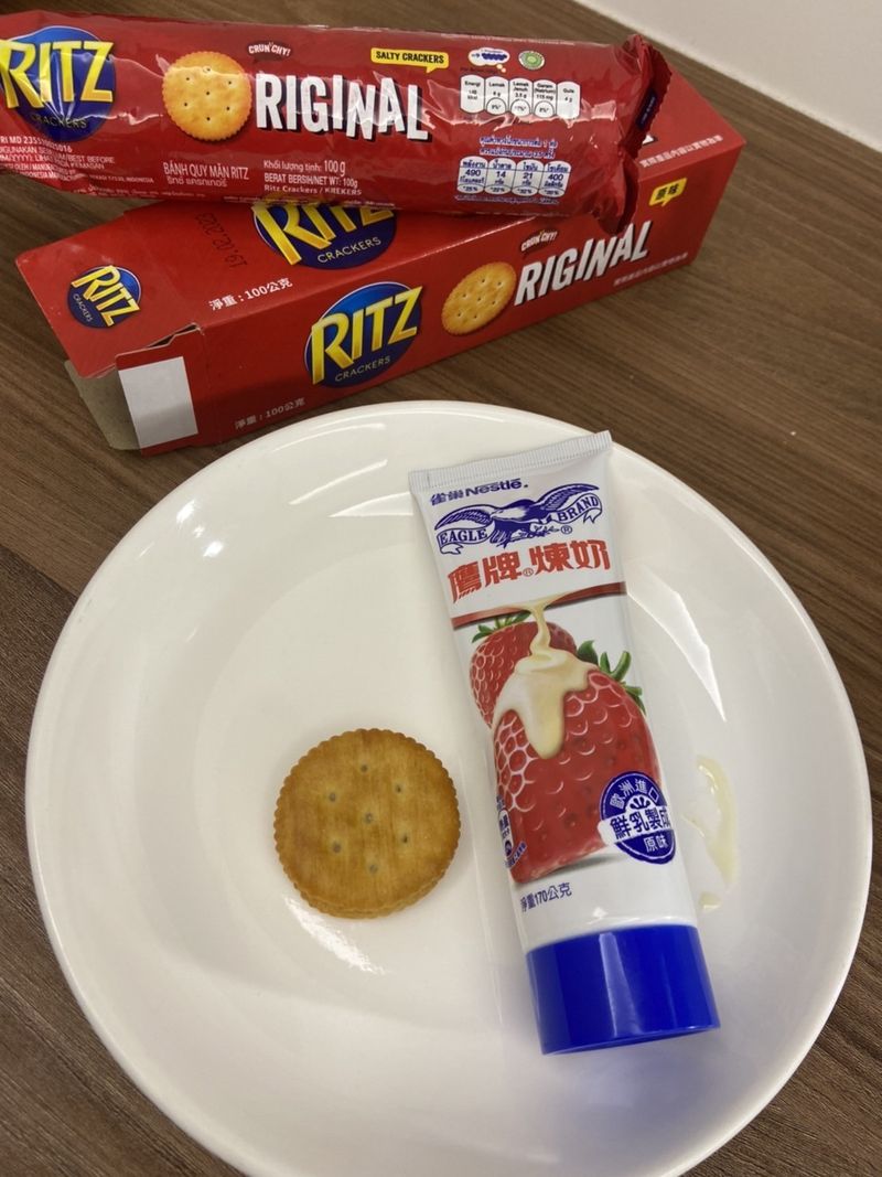 煉乳鹹餅乾