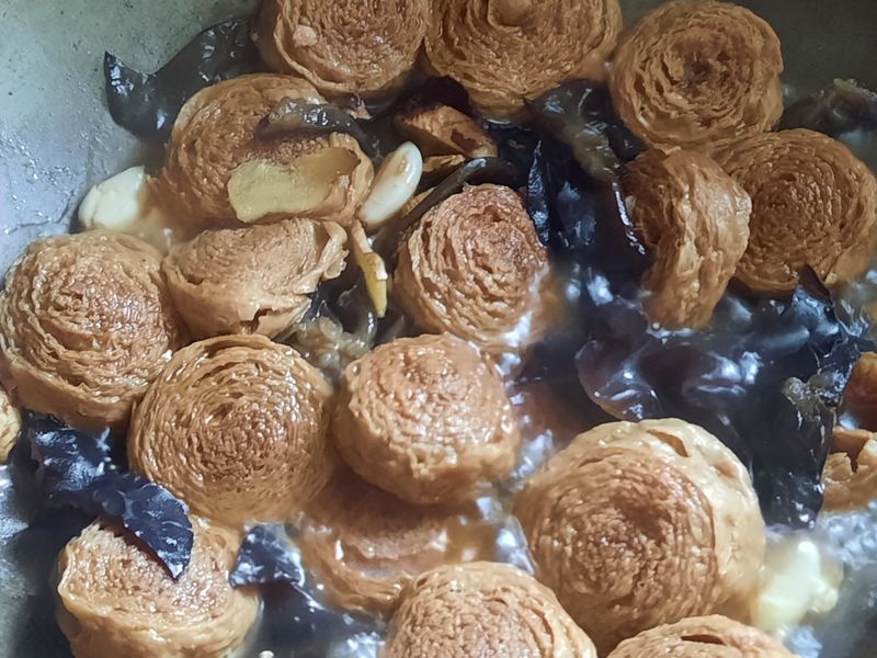 木耳炒豆輪