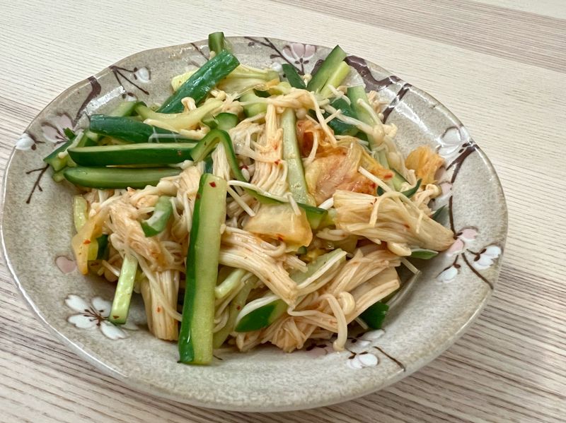 金針菇炒泡菜