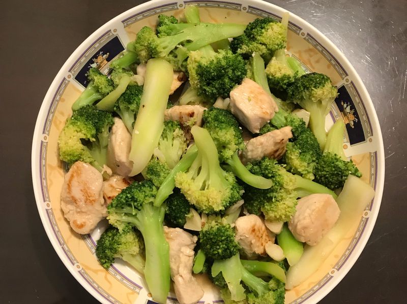 花椰菜炒嫩雞