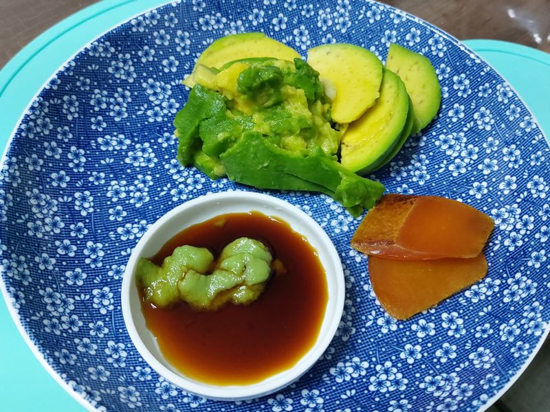 烏魚子酪梨