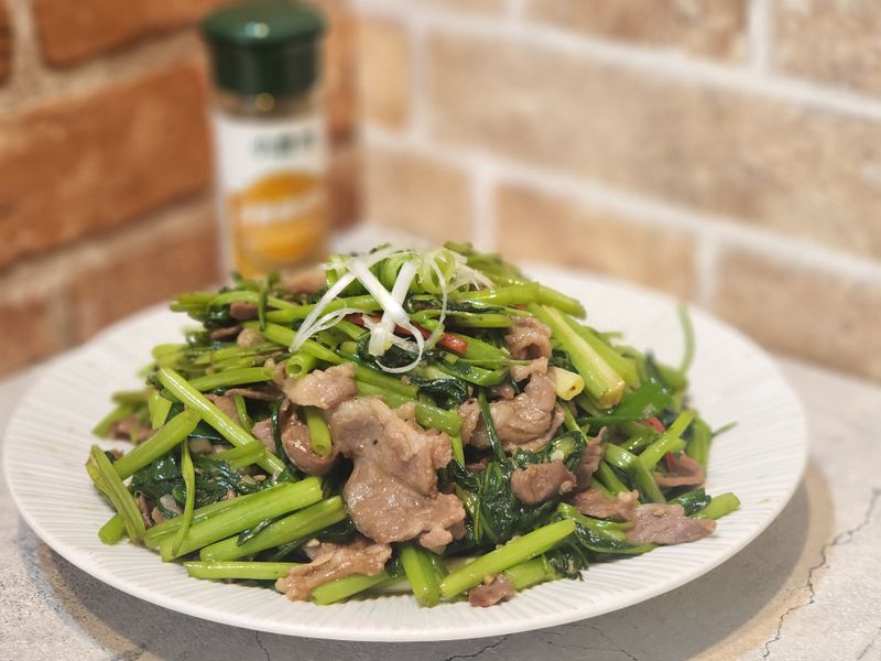 蒜香羊肉炒空心菜