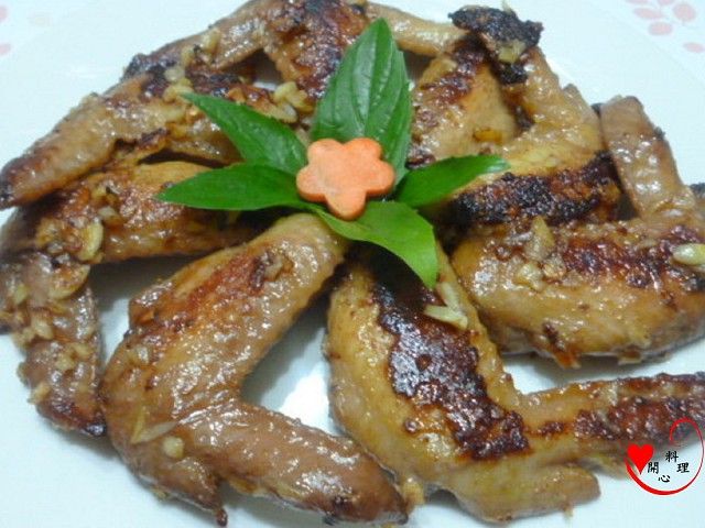 [龜甲萬樂享醍醐味]蒜香雞翅