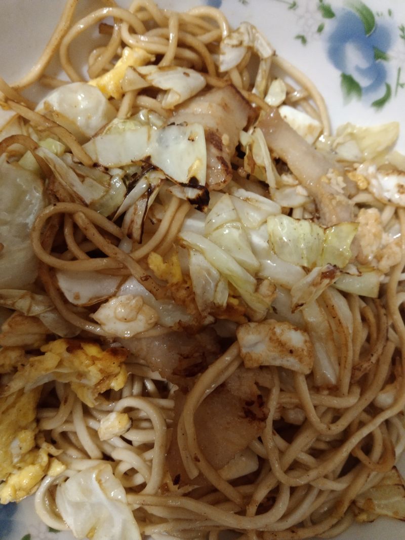 高麗菜五花肉炒麵