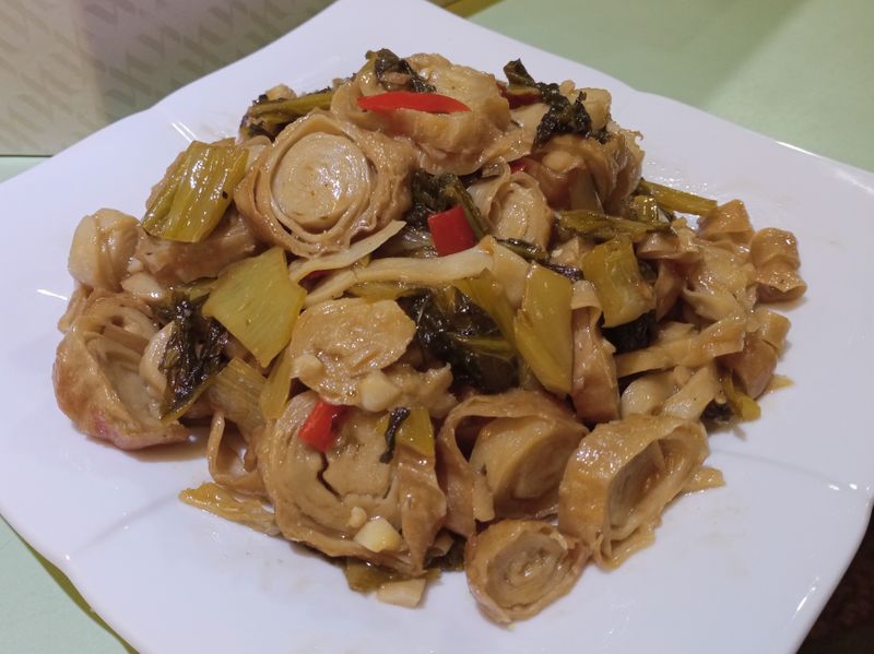 酸菜炒麵腸
