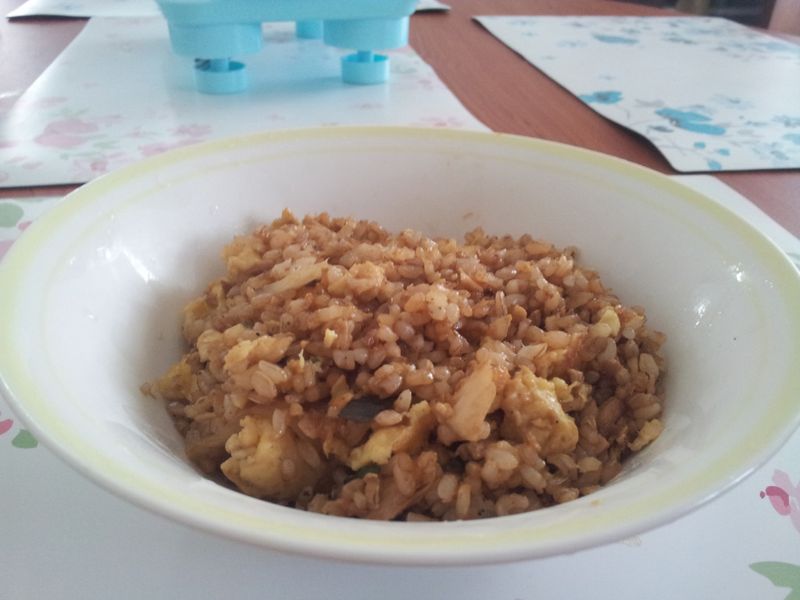 魚罐頭洋蔥九層塔糙米飯