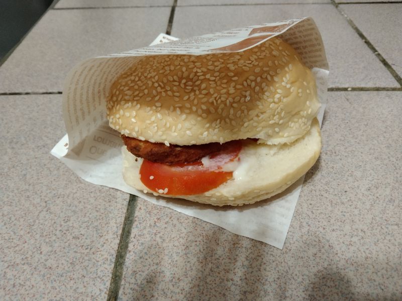 鮭魚蕃茄漢堡