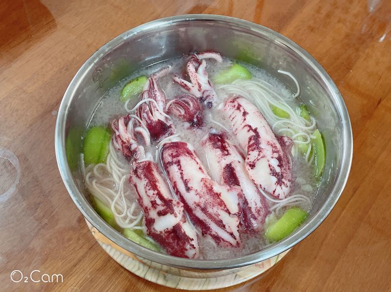 蒜香絲瓜小卷麵線