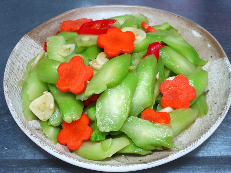 涼拌花椰菜梗