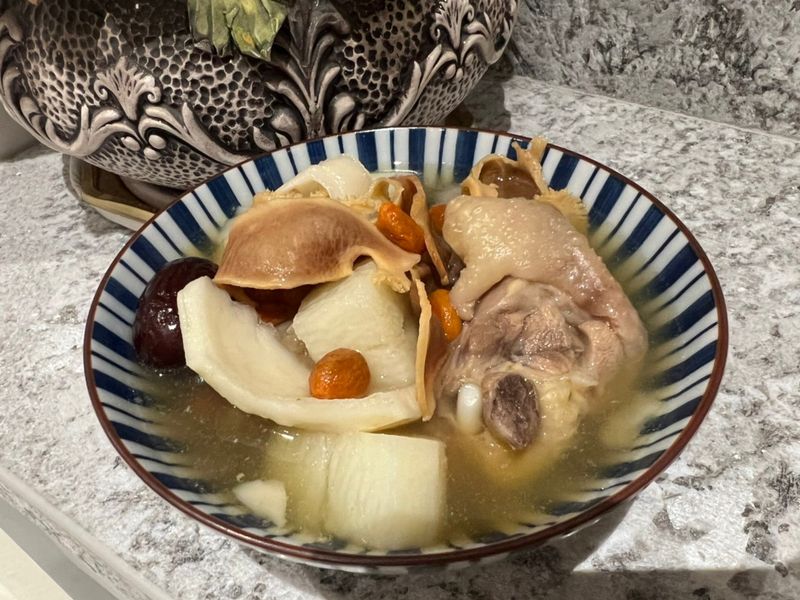 椰子鮑魚雞湯