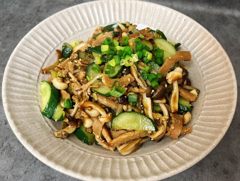 新肉絲炒菇菇(素)