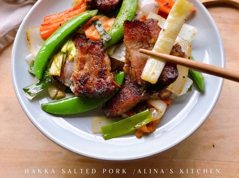 洋蔥炒鹹豬肉