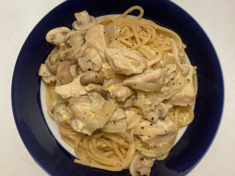 一鍋到底白醬蘑菇雞肉義大利麵