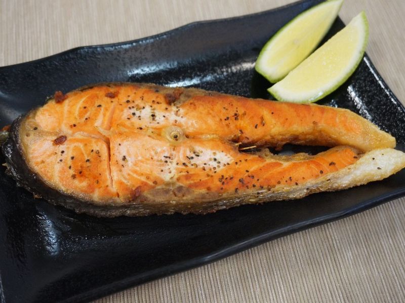 煎鮭魚