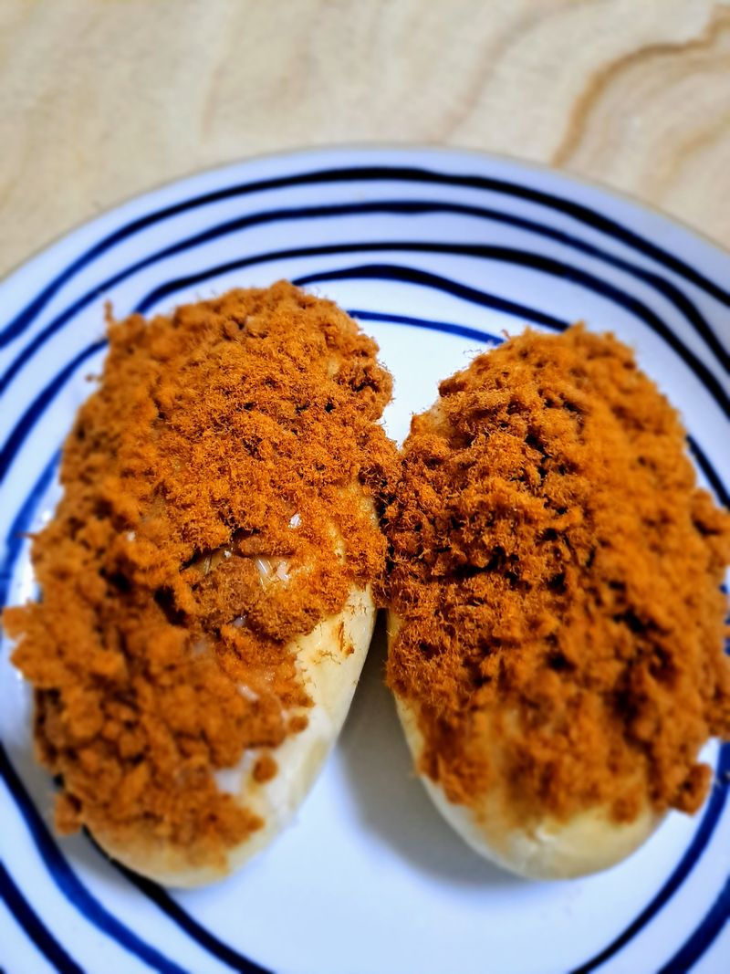 肉鬆麵包