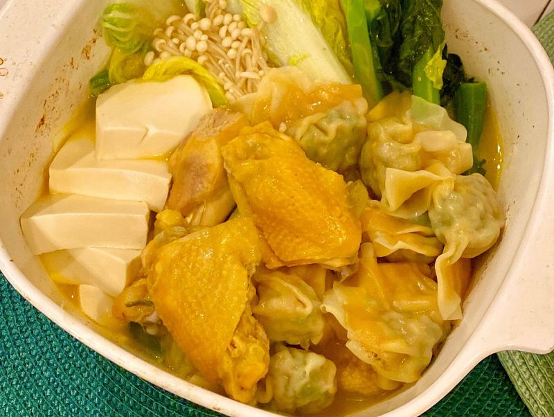 煲仔雲吞雞