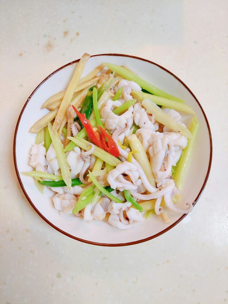 芹菜炒中卷