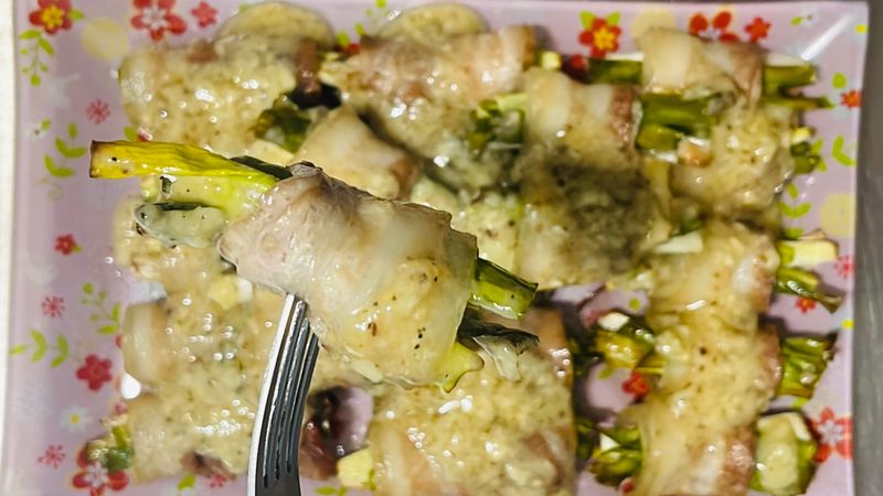白酒蒜香芥末籽醬佐香蔥豬肉捲