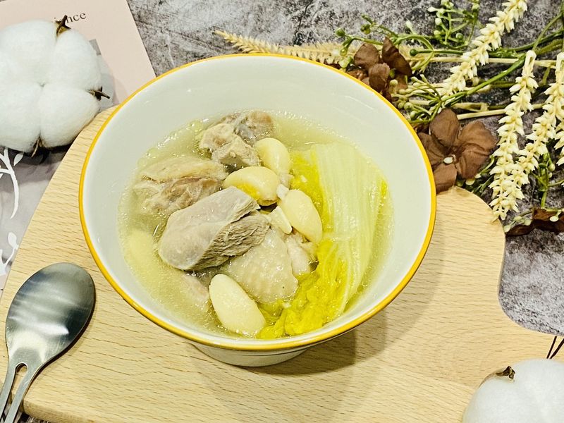 娃娃菜蒜頭雞湯